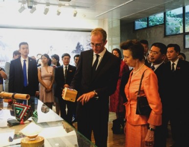 Royal visit highlights EECS collaborations in China